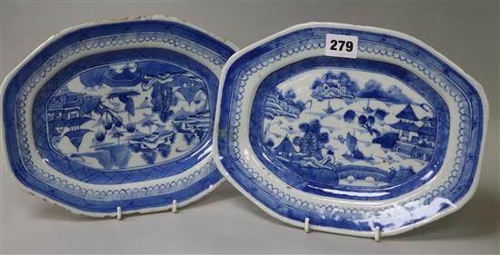 A pair of Chinese blue and white plates 10.25in.